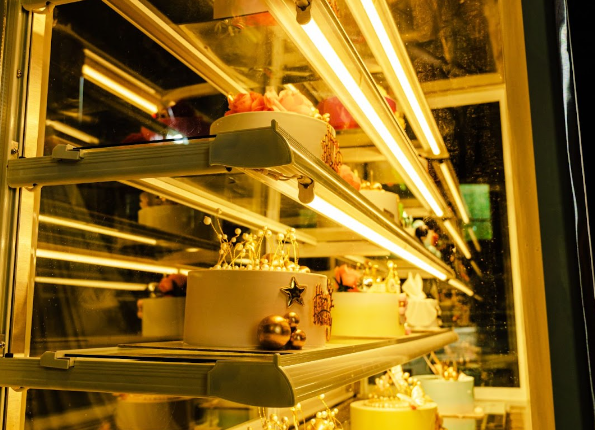 Hệ thống đèn Led chiếu sáng trong tủ bánh kem